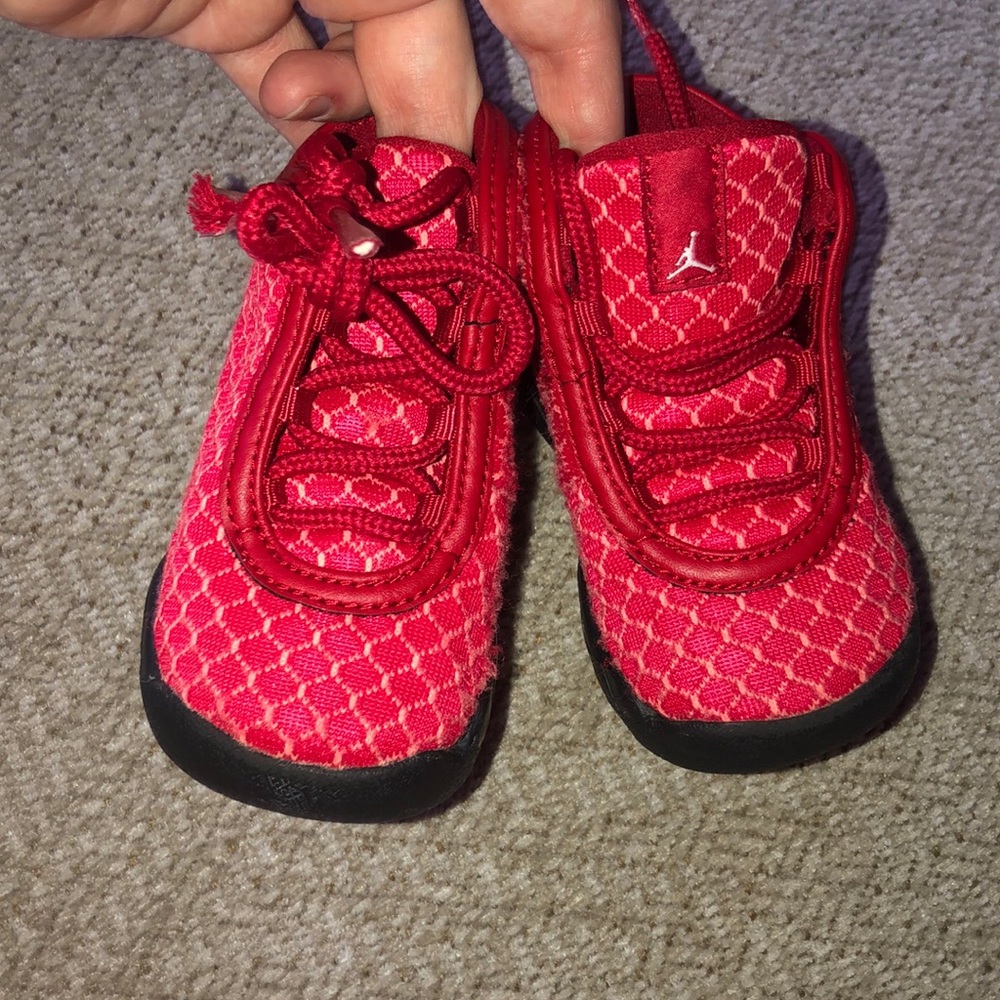 Toddler boys size 4C red retro Jordan’s
